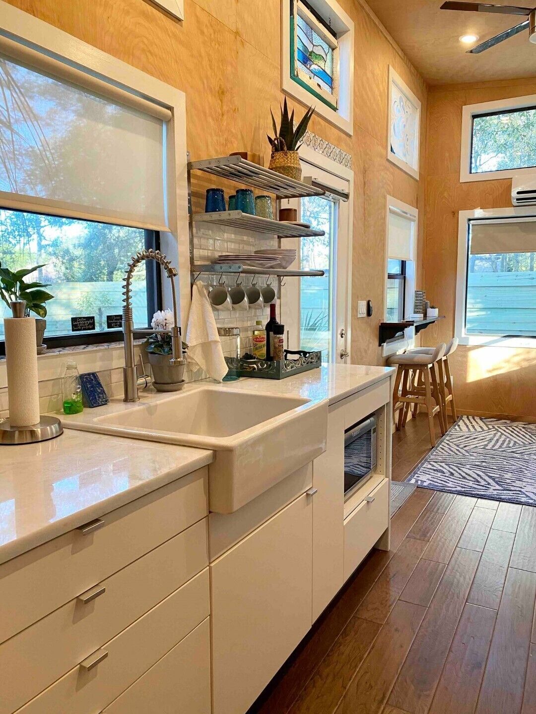 Kjøleskap, mikrobølgeovn, ovn og kaffetrakter/tekoker