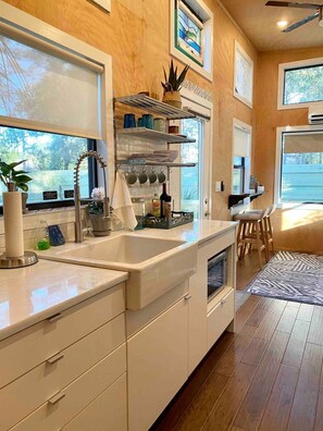 Fridge, microwave, oven, coffee/tea maker