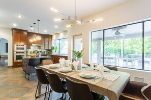 Dining - Scottsdale Big House - Sleeps 30 - 6bed/4ba - Very Clean (Scottsdale)