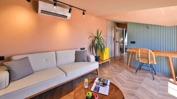 Executive Room, 1 Bedroom, Balcony | Premium bedding, minibar, desk, laptop workspace