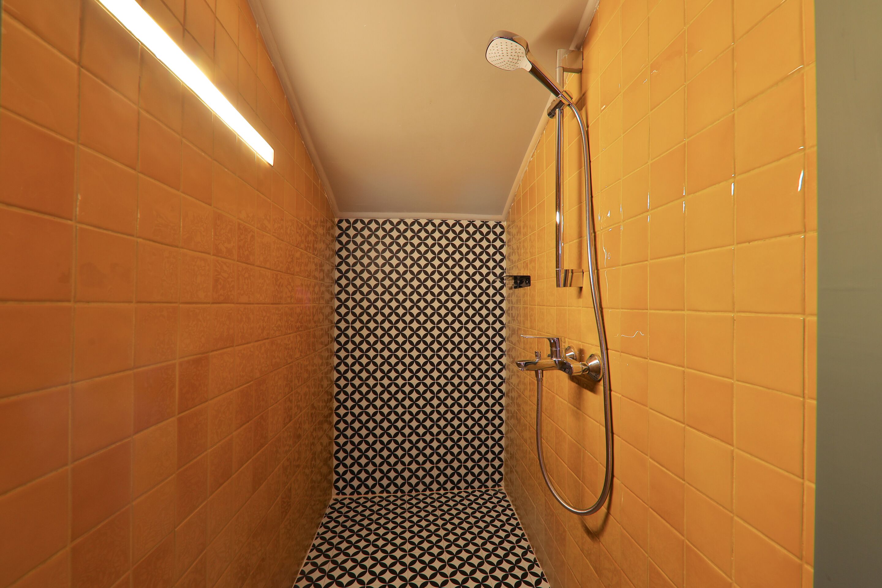 economy double room | bathroom | shower, free toiletries, hair dryer, slippers