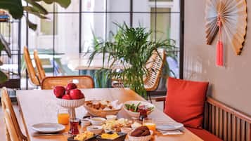 Desayuno bufé gratuito y diario