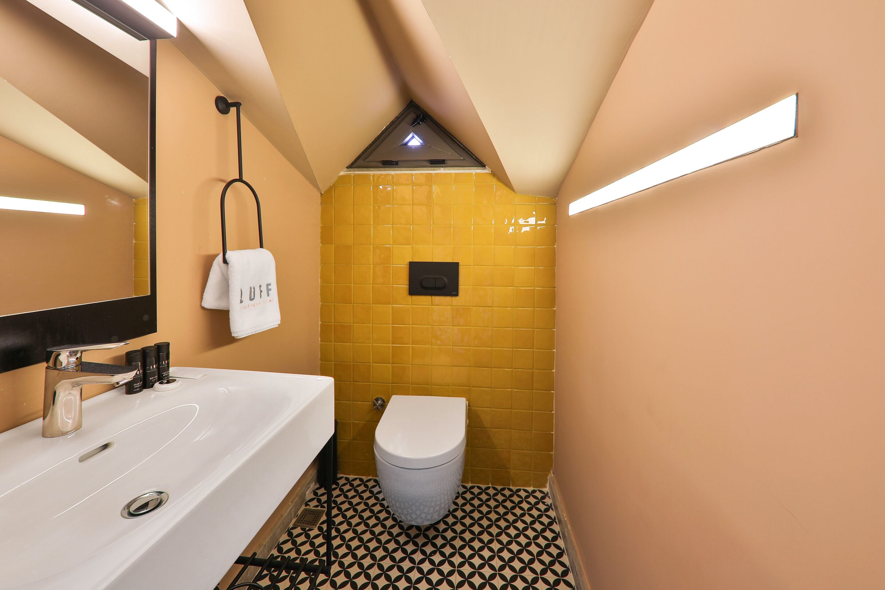 executive room, 1 bedroom, balcony | bathroom | shower, free toiletries, hair dryer, slippers