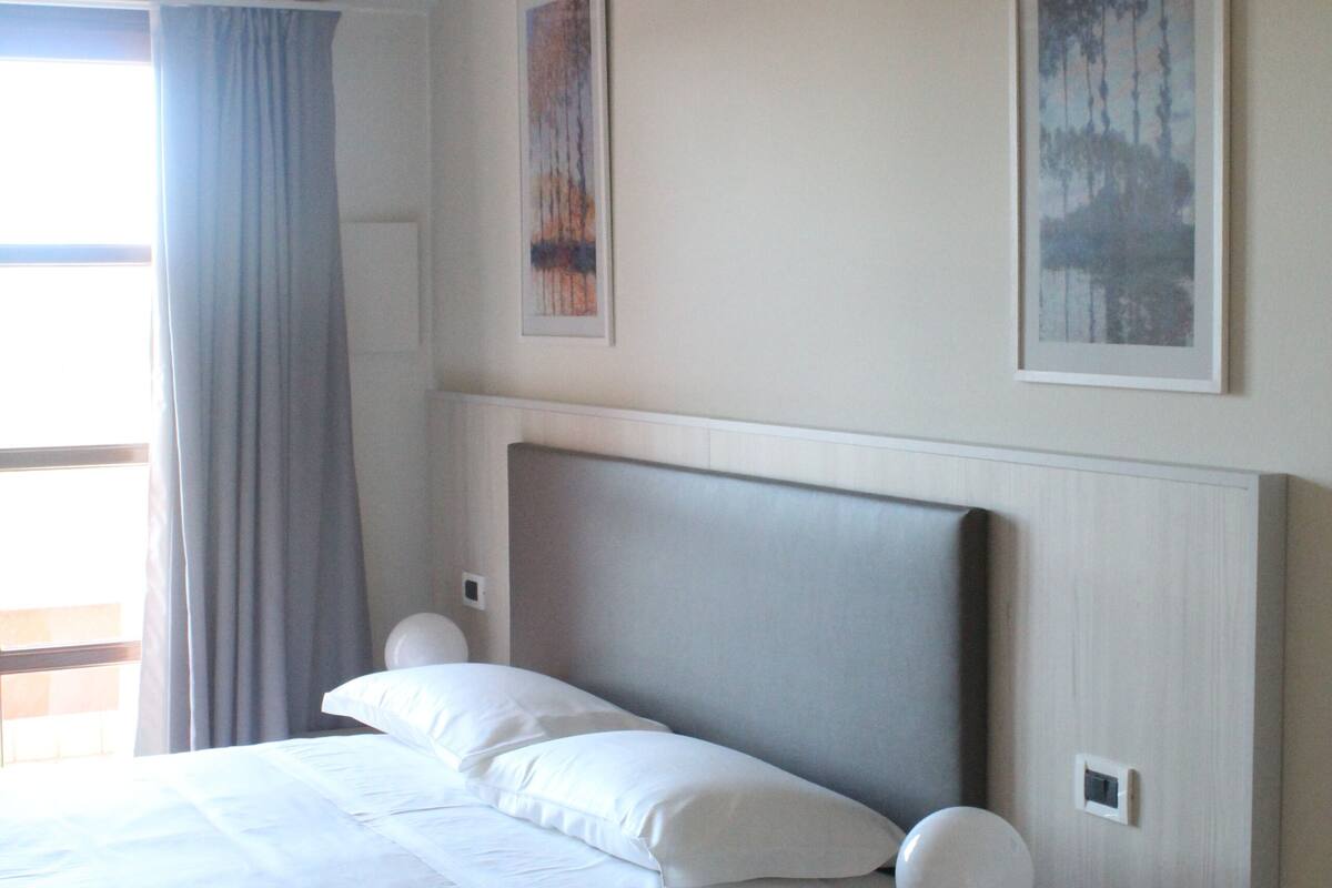 minibar, in-room safe, desk, laptop workspace