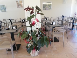 Café da manhã continental grátis todos os dias