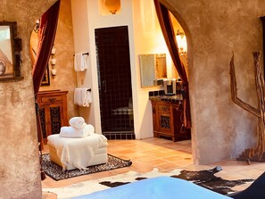 Crown Villa | Bathroom
