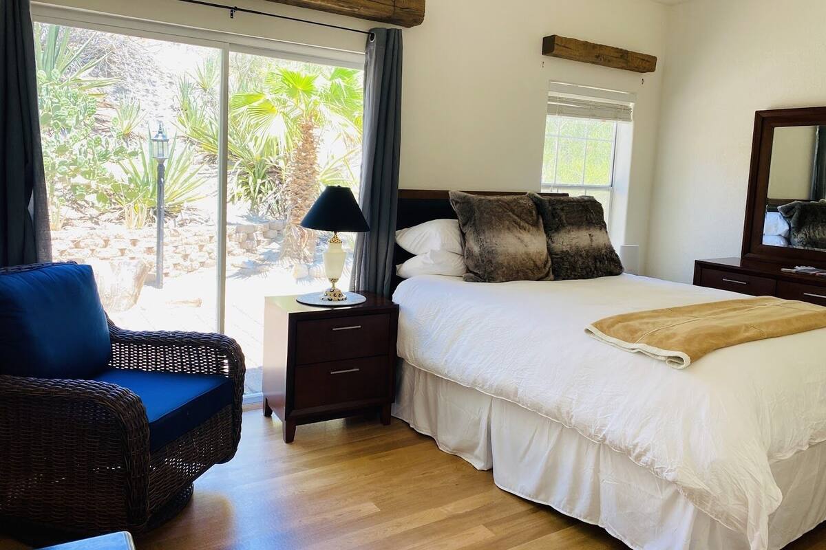 Anja Adobe | Wi-Fi de cortesia, roupa de cama