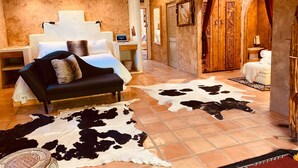 Room - Bubbling Wells Oasis (Desert Hot Springs)
