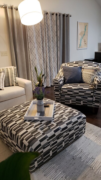 Cute&Chic Lake George Escape (2bedroom/2bath w/parking)