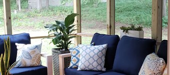 Cute&Chic Lake George Escape (2bedroom/2bath w/parking)