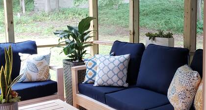 Cute&Chic Lake George Escape (2bedroom/2bath w/parking)