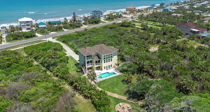 400ft to private beach. Riverfront,dock,pool,kayaks Elevator, 1.6 acres
