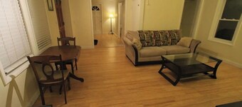 Superb 1-Bedrom Apt in Burlington's South End 