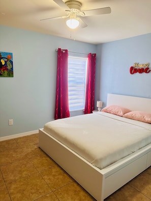 3 quartos, escrivaninha, Wi-Fi de cortesia, roupa de cama