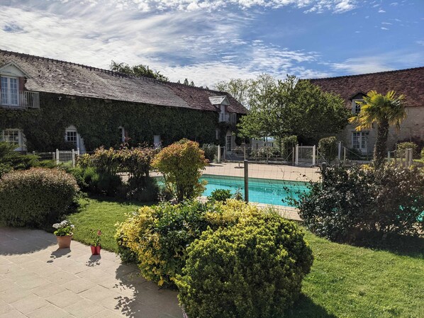 Alberca al aire libre y alberca climatizada