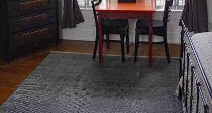 Artistic Lodging King Suite