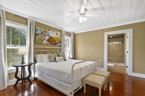 3 bedrooms, in-room safe, iron/ironing board, free WiFi