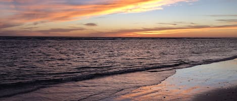 Beach nearby, sun-loungers, beach towels