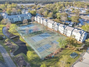 Sports court - Direct OCEANFRONT Beautifully Remodel 4th Floor Myrtle Beach Resort (Myrtle Beach)