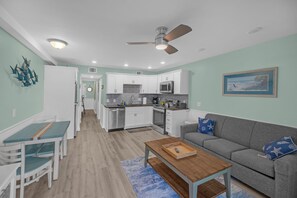 Smart TV, ping pong - Direct OCEANFRONT Beautifully Remodel 4th Floor Myrtle Beach Resort (Myrtle Beach)