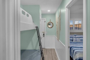 1 bedroom, iron/ironing board, travel cot, free WiFi - Direct OCEANFRONT Beautifully Remodel 4th Floor Myrtle Beach Resort (Myrtle Beach)