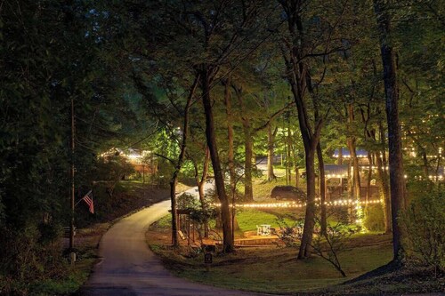 Apollonie Cabin Private Spa at Lookout Mountain