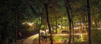 Apollonie Cabin Private Spa at Lookout Mountain