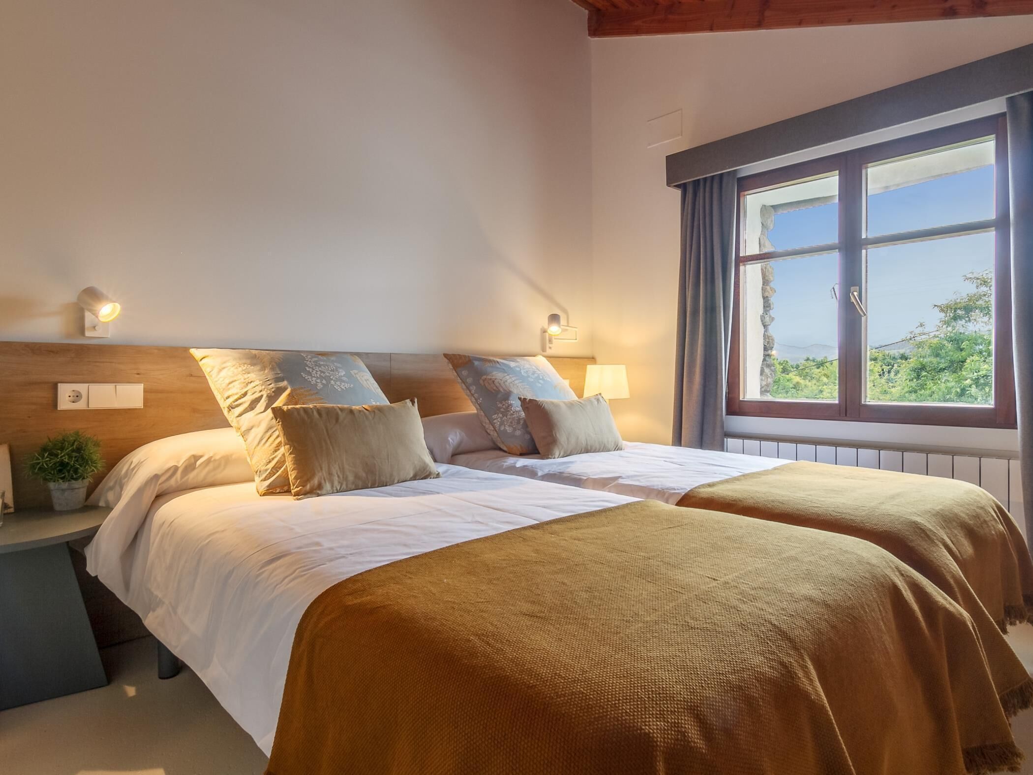 3 slaapkamers, een strijkplank/strijkijzer, reisbedje, gratis wifi