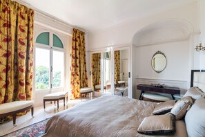 12 habitaciones y caja de seguridad en la habitación 