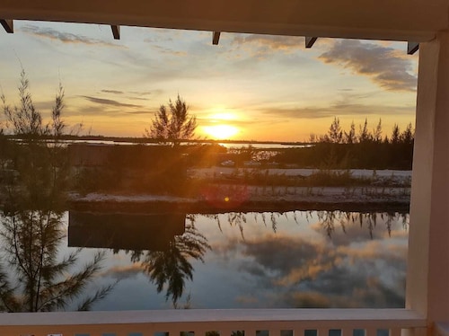 Charming Maple Canalfront Condo