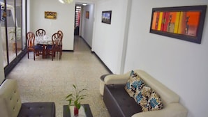 Free daily local cuisine breakfast - Hotel Los Cristales (Pereira)