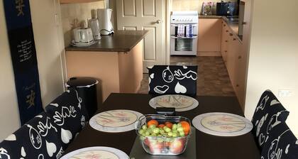5 bedroom close to hospital/Sport facilities