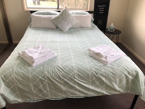 5 bedrooms, iron/ironing board, free WiFi, bed sheets