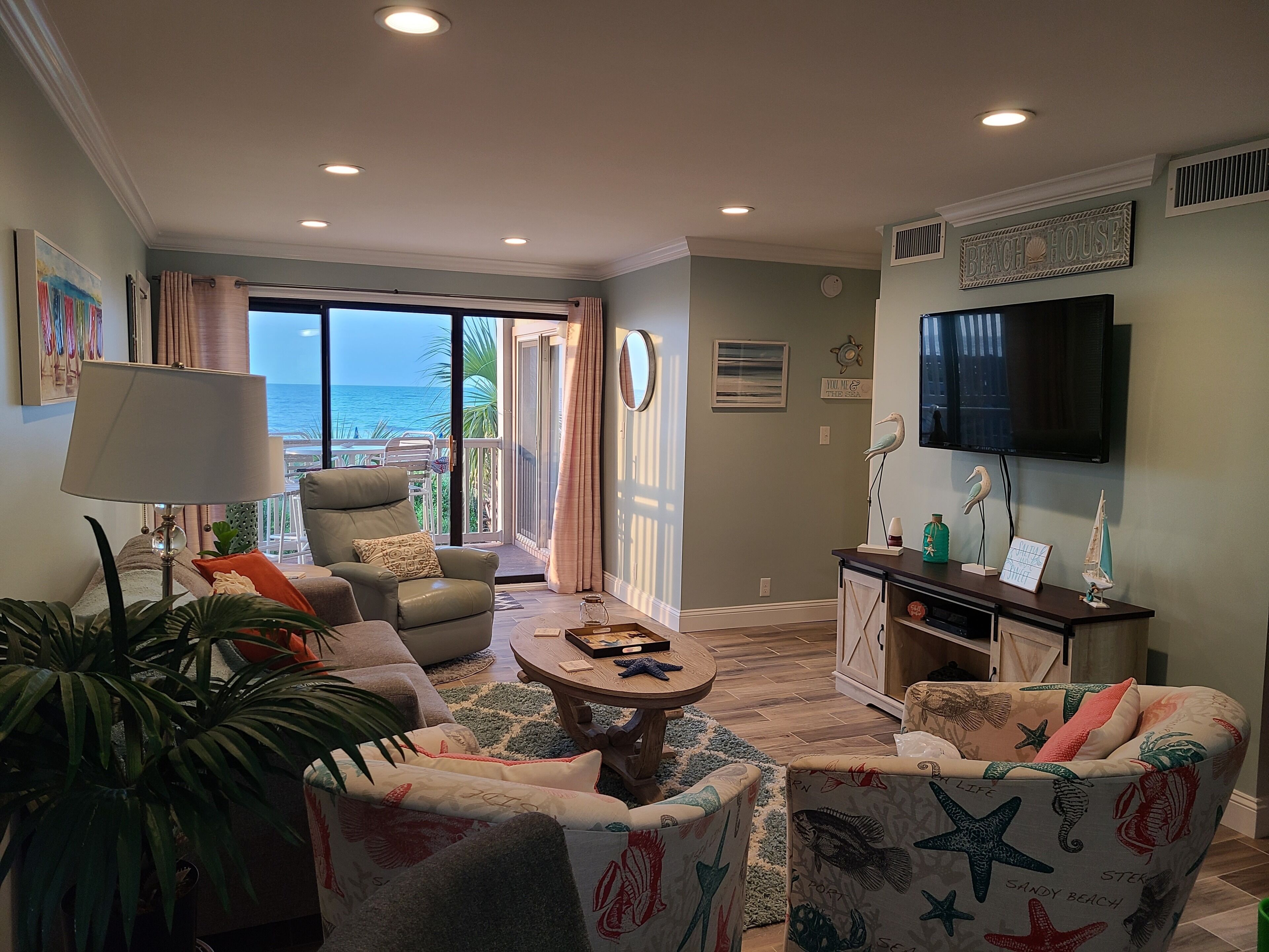 1st floor pet friendly also avail is a unit on the 3rd floor, 2 more bedrooms.