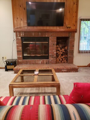 Smart TV, fireplace, ping pong, video library