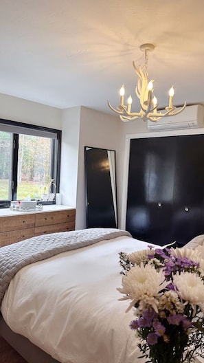 2 Schlafzimmer, Schreibtisch, Bügeleisen/Bügelbrett, Reisekinderbett