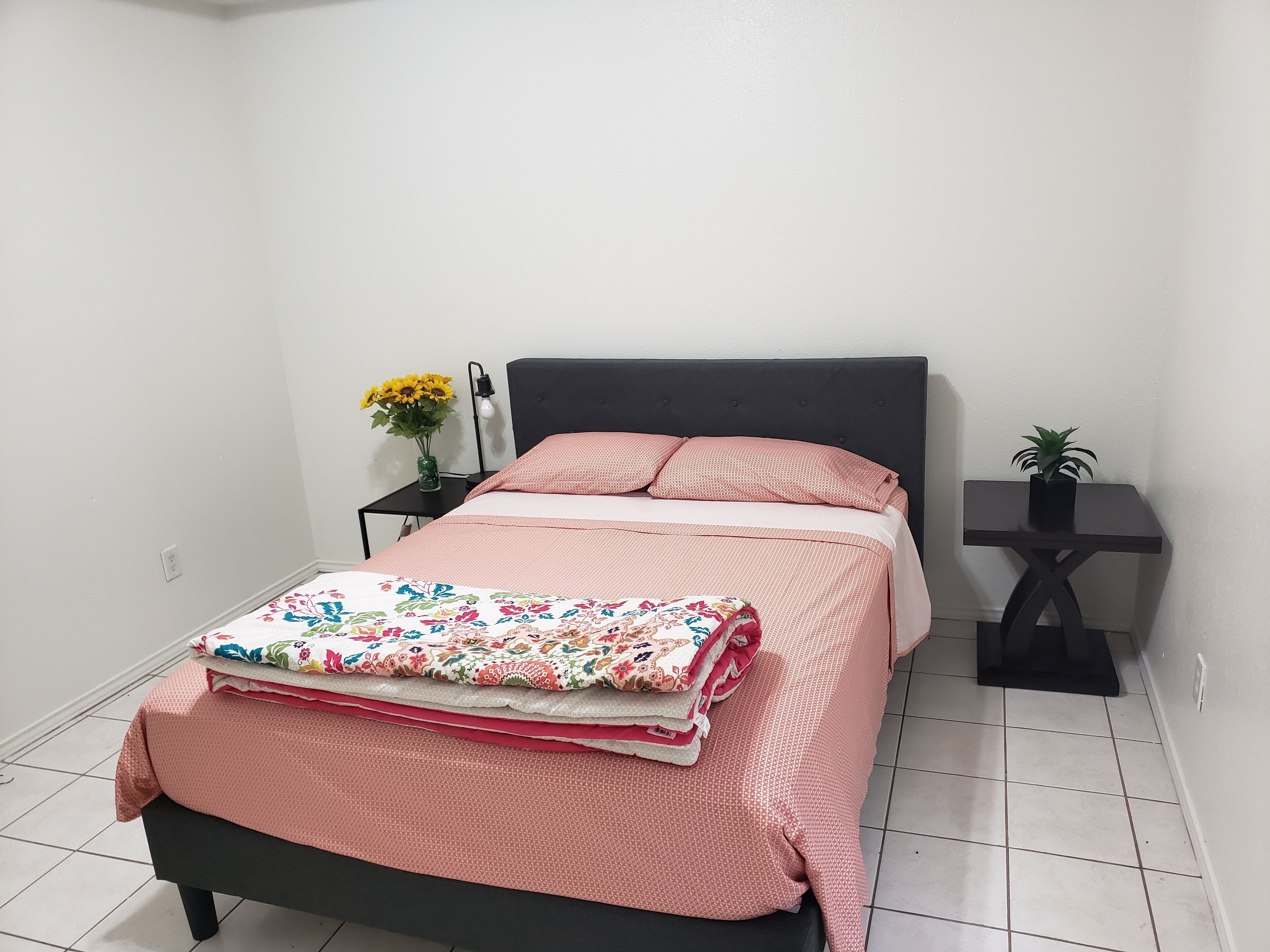 3 slaapkamers, een bureau, een strijkplank/strijkijzer, gratis wifi