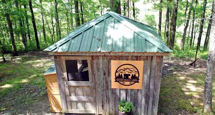Couples Getaway Near Hot Springs-Jacuzzi and Hot Tub Overlooking Mountains!