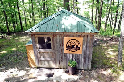 Couples Getaway Near Hot Springs-Jacuzzi and Hot Tub Overlooking Mountains!