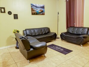 Smart TV - Town home in a gated community!!Spacious 1100sqft (Edinburg)