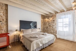 3 bedrooms, free WiFi, bed sheets