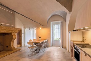 Réfrigérateur, four, plaque de cuisson, lave-vaisselle