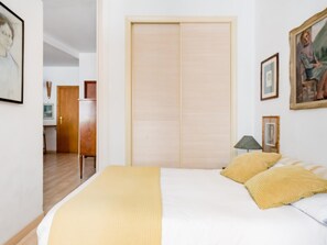 1 bedroom, iron/ironing board, Internet