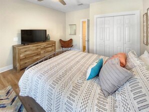 6 bedrooms, iron/ironing board, free WiFi, bed sheets - Renovated-Private Pool/Heat option, 5 Bikes, 60 second walk to the beach! CasaVocado` (Santa Rosa Beach)