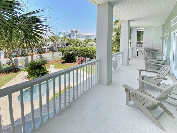 Property grounds - Renovated-Private Pool/Heat option, 5 Bikes, 60 second walk to the beach! CasaVocado` (Santa Rosa Beach)