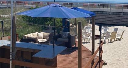 Cheeseburgers in Paradise