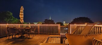 Beautiful, Cozy Condo with large private deck!