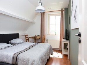 5 bedrooms, iron/ironing board, WiFi