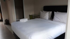 Deluxe Room | Iron/ironing board, free WiFi - Amaryllis Hotels (Bandung)