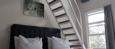 Family Room | Iron/ironing board, free WiFi